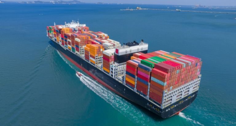 دليل الشحن التجاري والمبرد من السعودية إلى الإمارات (حلول سلاسل التوريد)